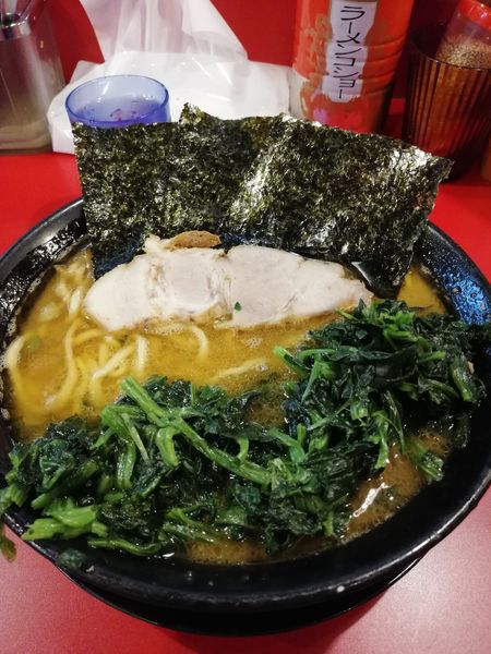 「ラーメン　トッピングほうれん草」@家系ラーメン 王道 神道家の写真
