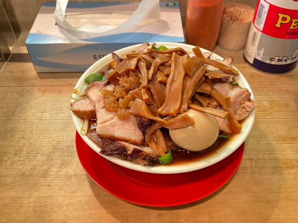 「醤油ラーメン 並盛(チャーシュー,メンマ,味玉トッピング)」@らーめんやまちゃんの写真