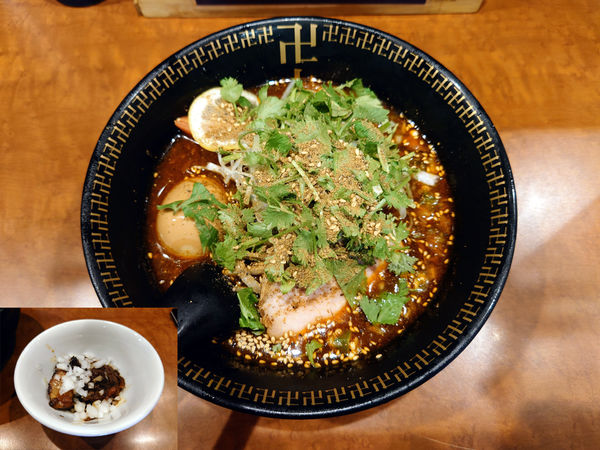 「限定 スパイス冷やしラー麺+味玉」@スパイス・ラー麺 卍力 秋葉原店の写真