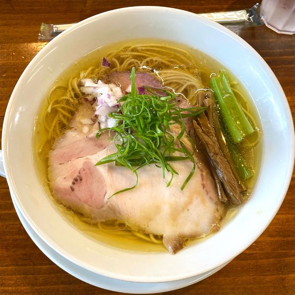 「地鶏と豚塩らーめん」@塩らーめん 千茶屋の写真