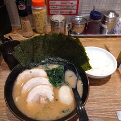 ラーメン（醤油）+海苔　900円