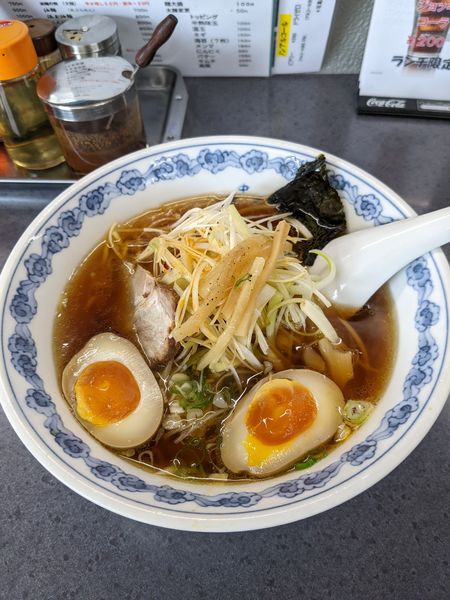 「醤油ネギラーメン＋半熟味玉」@ラーメンショップ まるよしの写真