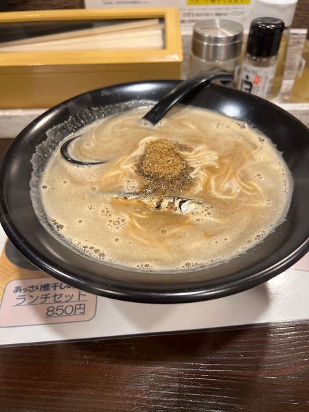 「濃厚煮干しかけそば700円　替え玉150円」@濃厚煮干しそば つけ麺 必の写真