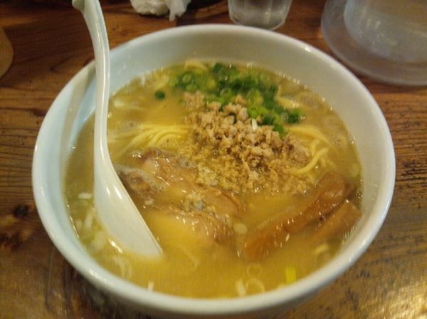 「白湯らーめん」@鶏の穴の写真
