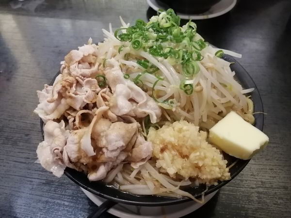 「並みそらーめん(400g、豚しゃぶ、太麺)＋まろやかバター」@らーめん 絆の写真