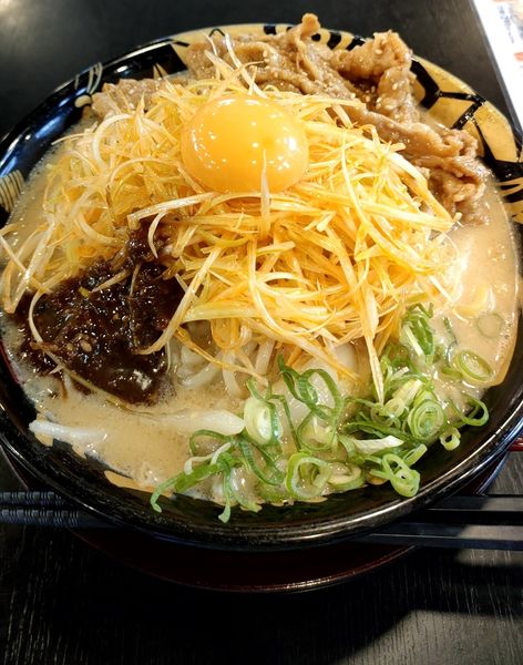 「肉盛りたれ味噌ラーメン」@ハルピン味噌らーめん 雷蔵の写真