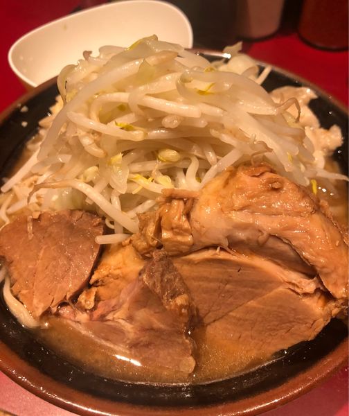 「ラーメン800円ヤサイアブラニンニク少し生卵50円」@ラーメン二郎 荻窪店の写真