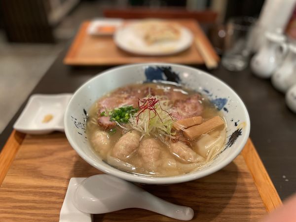 「叉焼雲呑麺¥1200」@豚骨清湯・自家製麺 かつらの写真