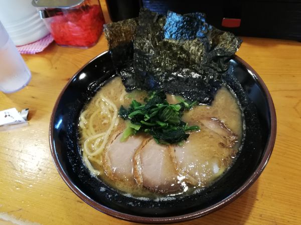 「家系 豚骨醤油 800円」@麺童豚多 諭吉の写真
