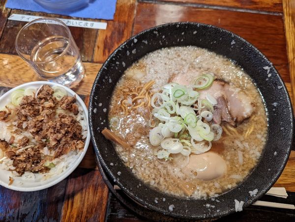 「特製ラーメン・チャーシューごはん」@らーめん 平太周 味庵の写真