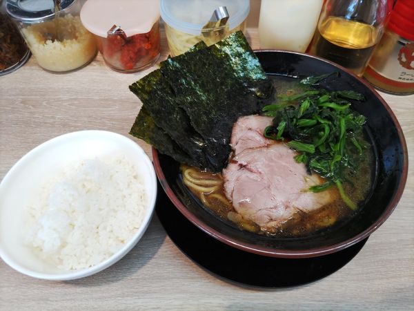 「休日朝ラーメン（ライス付き）・鶏油多め」@ラーメン桜道の写真
