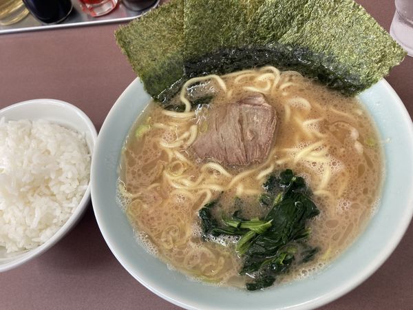 「ラーメン　ライス」@本牧家 本店の写真
