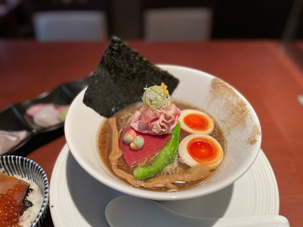 「【限定】冷やしらぁ麺（真昆布水×八戸産煮干し出汁）¥1000」@酒肴場 屯の写真