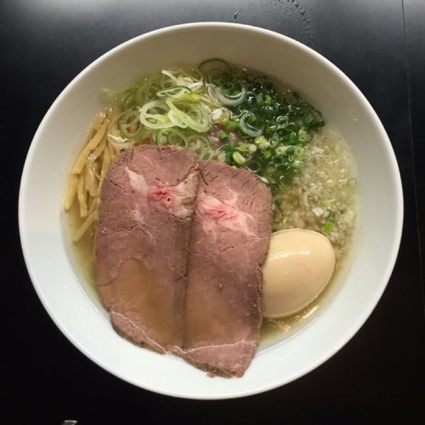 「贅沢焼牛塩らぁ麺」@牛骨らぁ麺 マタドール 本店の写真