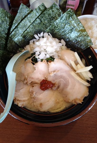 「豚骨醤油ラーメン+全部のせTP(LINEクーポン)」@横濱家系ラーメン 誠家 幸手店の写真