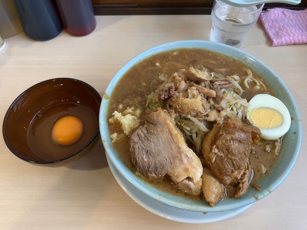 「ラーメン少なめ　生卵」@ラーメン富士丸 平塚店の写真