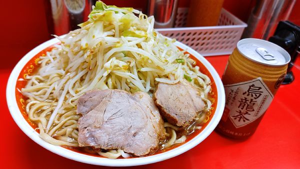 「麺増し2.5玉・大・カタカタ・烏龍茶(ヤサイカラメ)￥850」@ラーメン二郎 上野毛店の写真