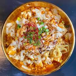 チーズカレー麻婆豆腐麺 ¥800円（半ライスサービスCP）