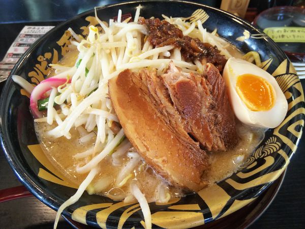 「野菜たっぷりたれ味噌らーめん　＋角玉：サービス」@ハルピン味噌らーめん 雷蔵の写真