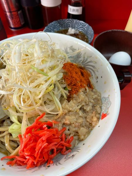 「冷やし汁無し 大 アブラトウガラシ」@ハナイロモ麺 吉祥寺本店の写真
