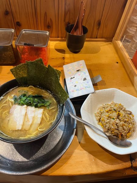 「ラーメン並硬め濃いめ、半チャーハン」@ひろき家の写真