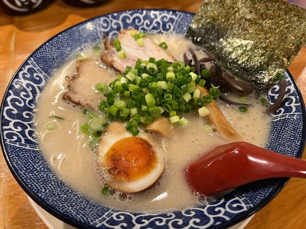 「全部のせラーメン」@博多ラーメン鶴亀堂 北名古屋店の写真