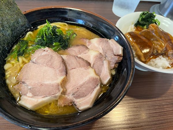 「とんこつ+ミニ丼　チャーシュー(ﾄｯﾋﾟﾝｸﾞ) 計¥1,200」@拉麺 ぼうずの写真