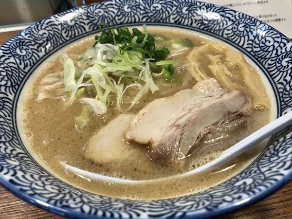 「貝だし豚骨ラーメン醤油」@炭火串焼き・ラーメン にのまえの写真