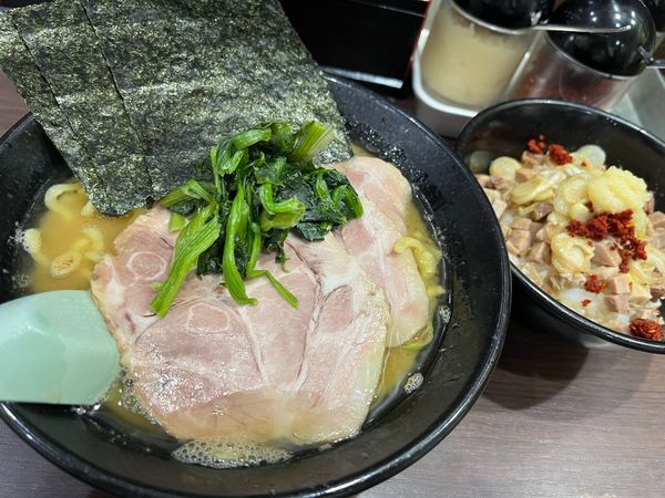 「醤油 並(太麺)+チャーシュー　チャーシュー丼(計¥1,030)」@らーめん家 せんだい 鶴ヶ峰本店の写真