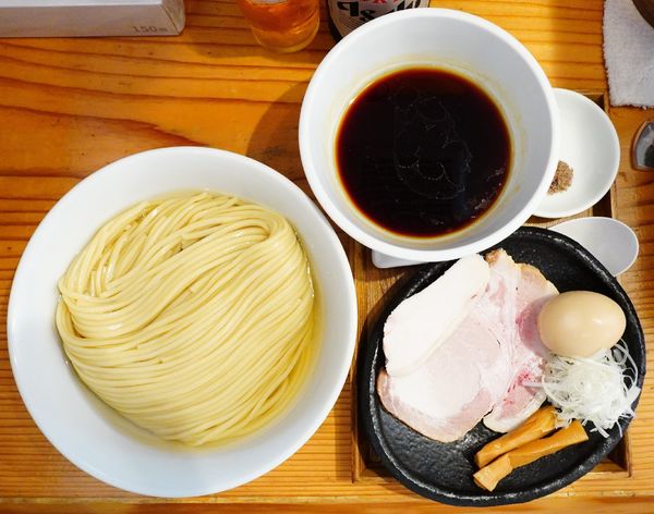 「醤油つけ麺(300g)＋本わさび塩&藻塩＋味玉＋ビンビール」@麺屋鈴春の写真