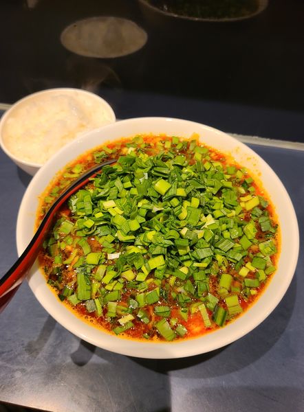 「勝浦式タンタンメン(2辛)+チーズ+ニラ小盛り+半ライス」@じもんの写真