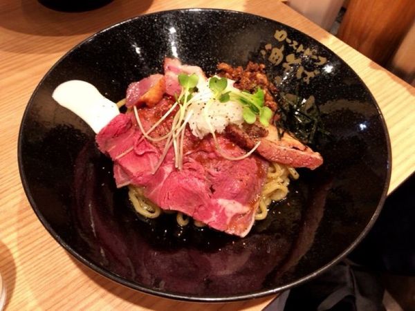 「ローストビーフ油そば」@ローストビーフ油そば ビーストの写真