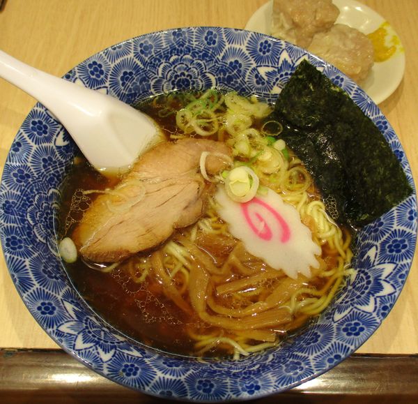 「らーめん＋しゅうまい　480円＋190円」@肉厚わんたん麺と手作り焼売 ら麺亭 浅草支店の写真