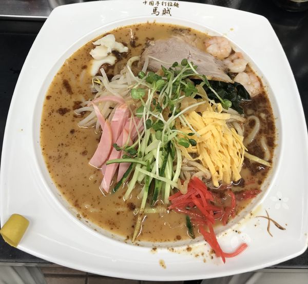 「馬賊冷やし中華 ¥1300」@中国手打拉麺 馬賊 日暮里店の写真