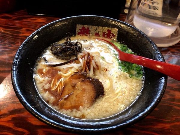 「とんこつ こく味」@龍の家 新宿小滝橋通り店の写真