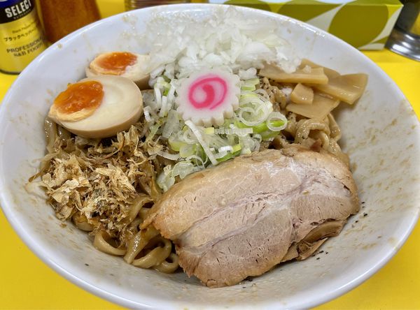 「味玉油そば+玉ねぎ」@ラーメンヒカリ 宇都宮店の写真