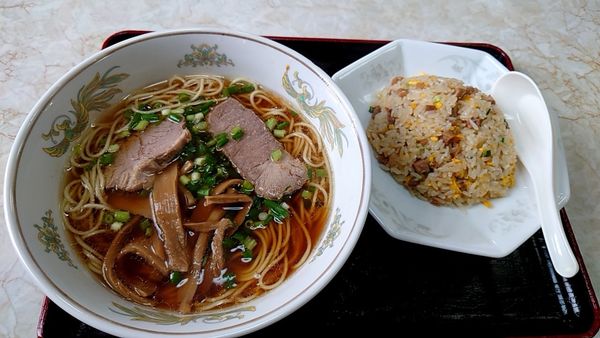 「ラーメン＆半チャーハン」@麺屋 金泉軒 本店の写真