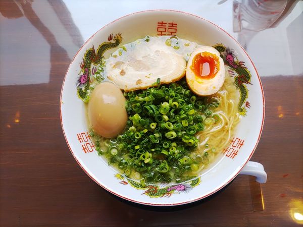 「だるまラーメン+味玉+ネギ  ｷｸﾗｹﾞ抜き」@博多 長浜ラーメン だるま一家の写真