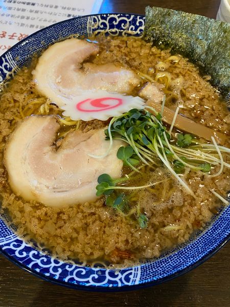 「濃黒醤油らーめん➕大盛➕麺固め➕背脂多め」@熟成醤油らーめん ヤマト醤店の写真