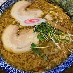 濃黒醤油らーめん➕大盛➕麺固め➕背脂多め