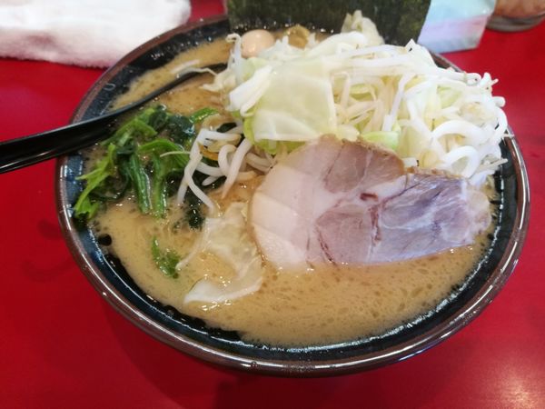 「醤油らーめん中もやきゃべ」@らっち家 下川井店の写真