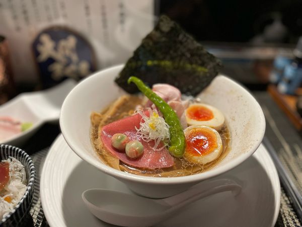 「【限定】冷やしらぁ麺（真昆布水×八戸産煮干し出汁）¥1000」@酒肴場 屯の写真