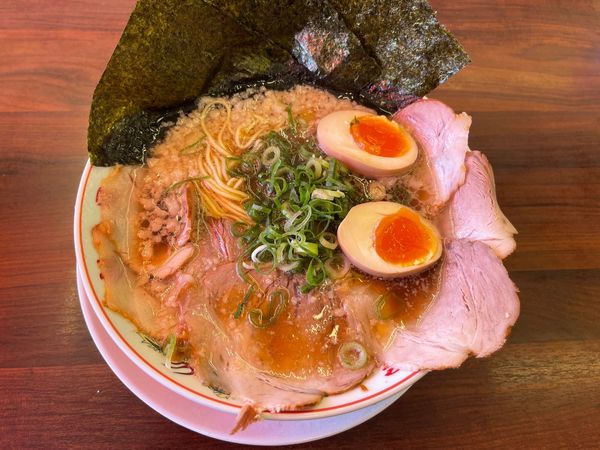 「特製醤油全部のせラーメン」@ラーメン魁力屋 宝塚店の写真