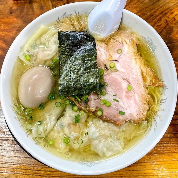 「塩雲呑麺 ¥1,080 煮たまご ¥110」@伊達屋の写真