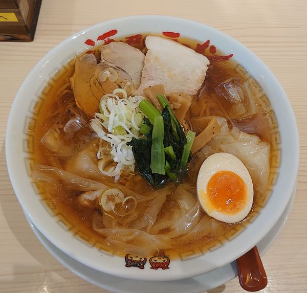 「冷やしワンタンメン(980円)」@ワンタンメンの満月 三鷹店の写真