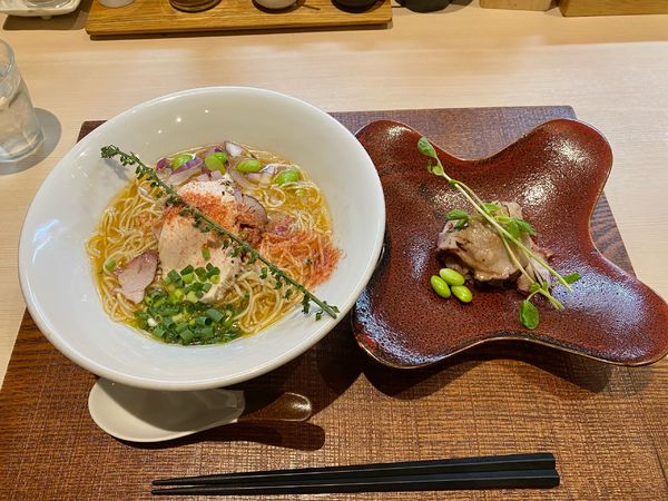 「鮮魚と水(窯焼き肉盛り、煮干油)」@論露に不二の写真