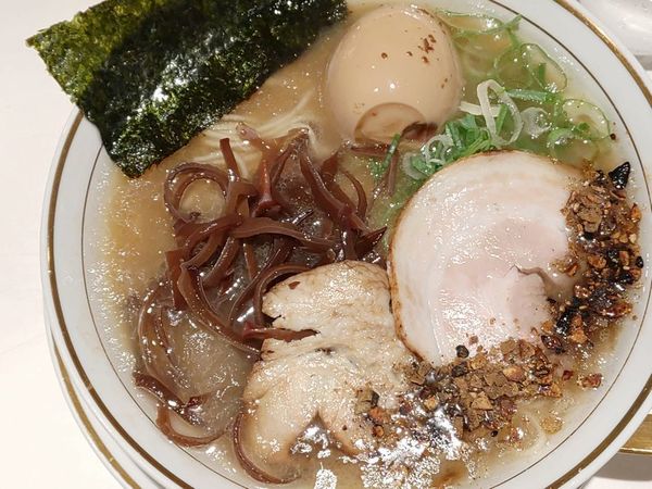 「濃厚豚骨玉名ラーメン＋煮玉子」@くまめんの写真