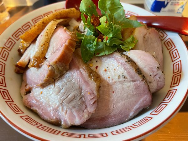 「炭火香るまぜそば」@自家製麺と自然派食材 晴耕雨読の写真