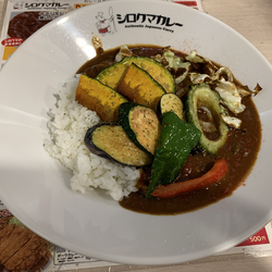 ポークカレー+季節の野菜+激辛(計950円)