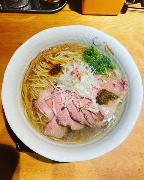 「煮豚塩そば」@SOBAHOUSE 金色不如帰 新宿御苑本店の写真